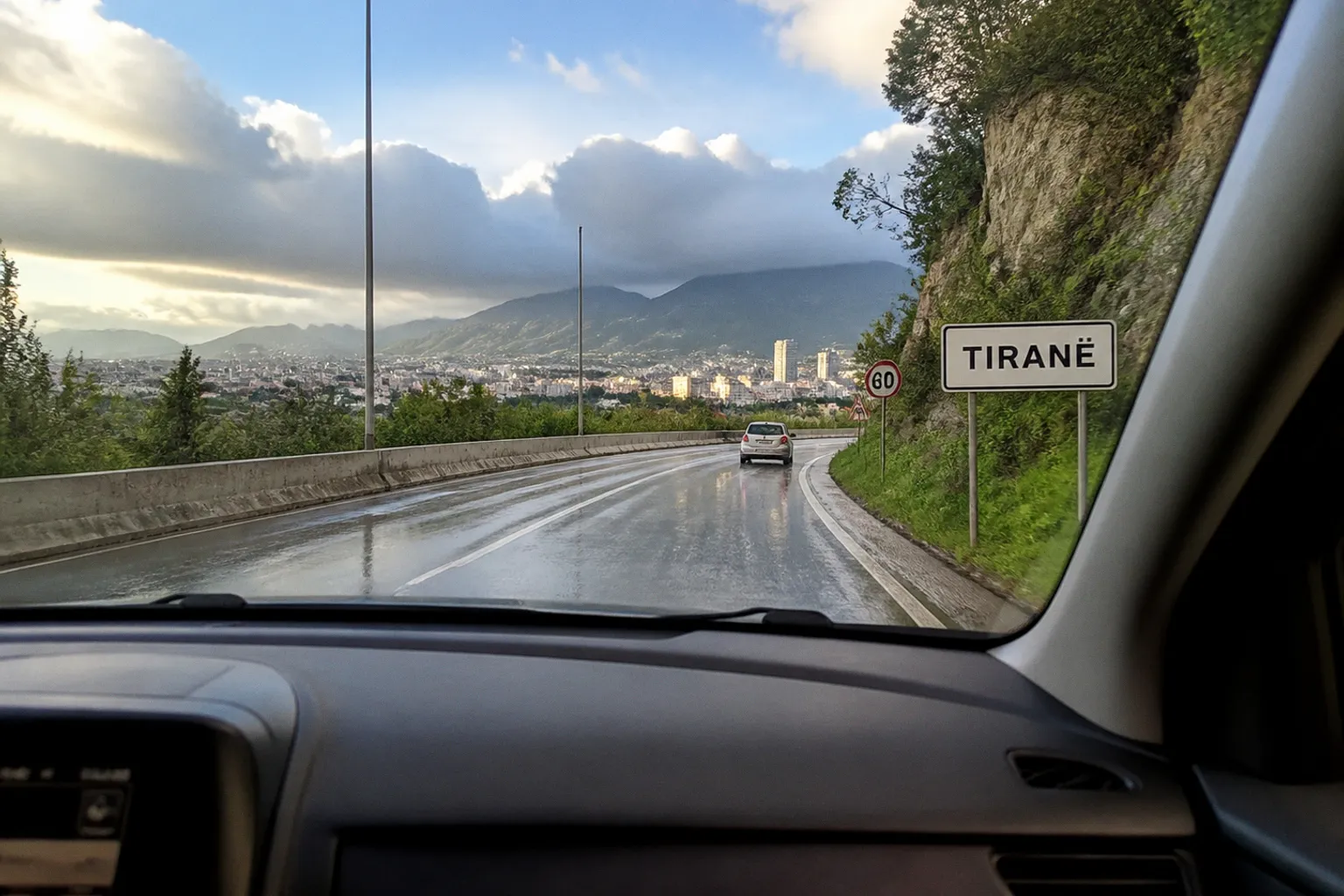 Location de voiture à Tirana (Albanie) : le guide pratique