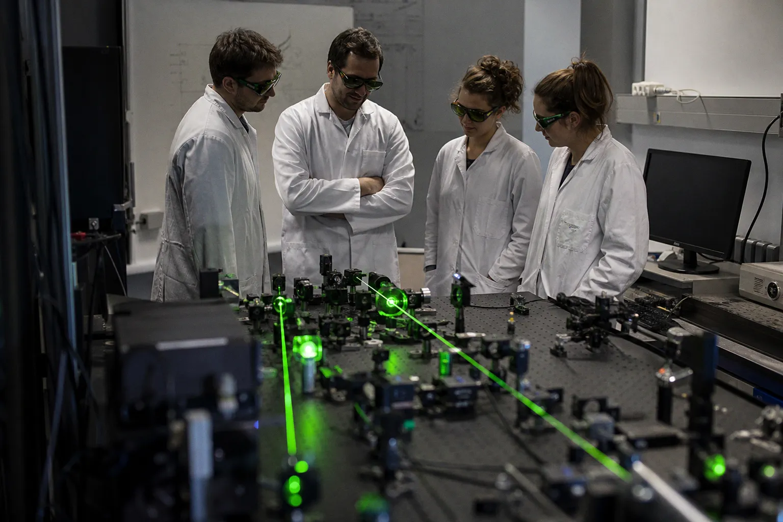 Mémoire photonique : le défi de la recirculation lumineuse en boucle de fibre