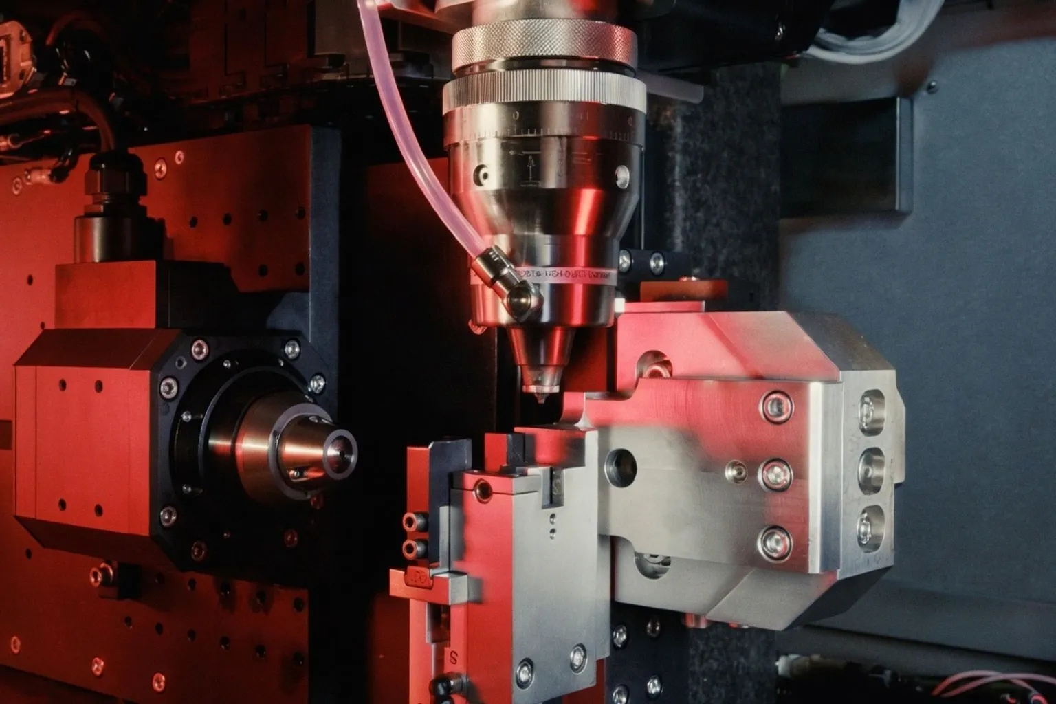 Usinage laser femtoseconde : la précision extrême au service du médical