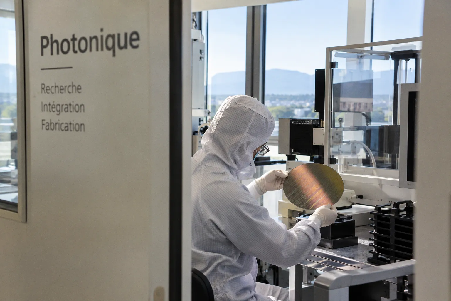 Voyant Photonics adapte sa plateforme silicium aux commutateurs optiques pour l'IA